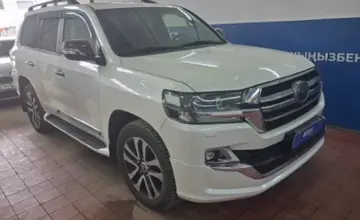 Toyota Land Cruiser 2018 года за 28 000 000 тг. в Астана фото 3