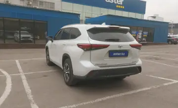 Toyota Highlander 2023 года за 20 000 000 тг. в Алматы фото 4
