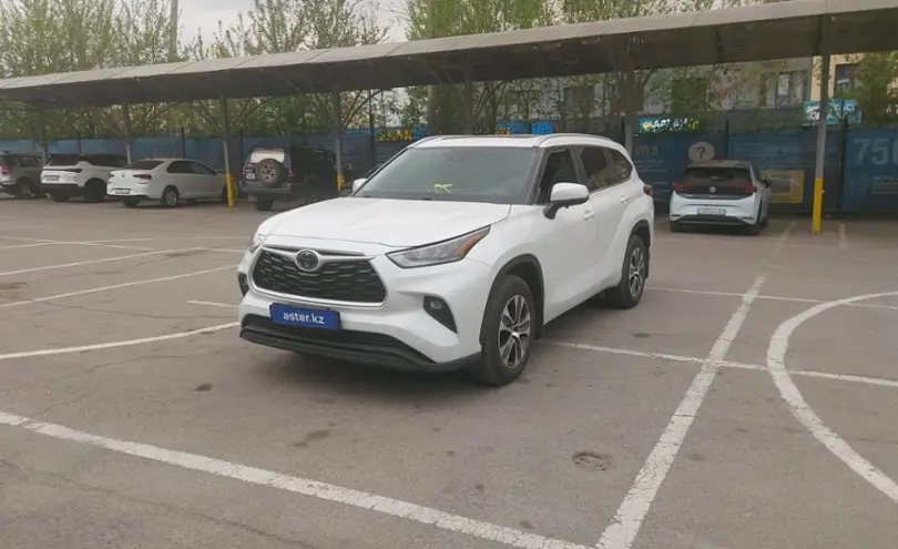 Toyota Highlander 2023 года за 20 000 000 тг. в Алматы