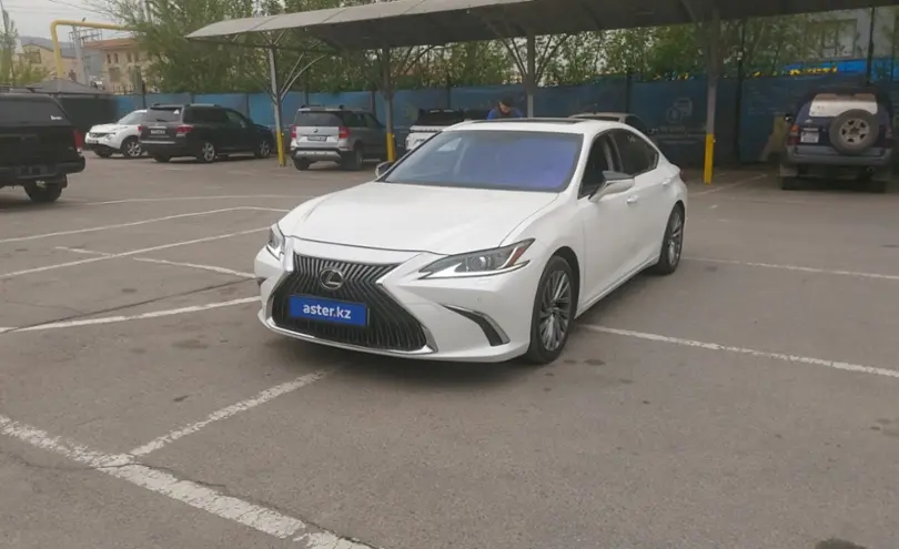 Lexus ES 2018 года за 17 400 000 тг. в Алматы