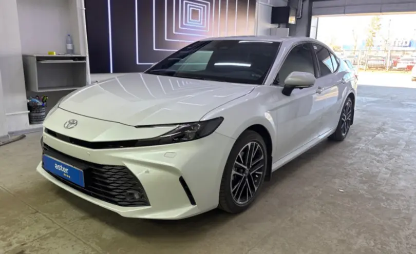 Toyota Camry 2025 года за 26 000 000 тг. в Павлодар