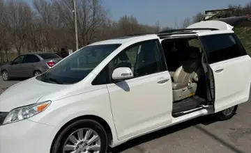 Toyota Sienna 2014 года за 15 000 000 тг. в Алматы фото 2
