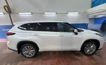 Toyota Highlander 2022 года за 33 000 000 тг. в Астана фото 4