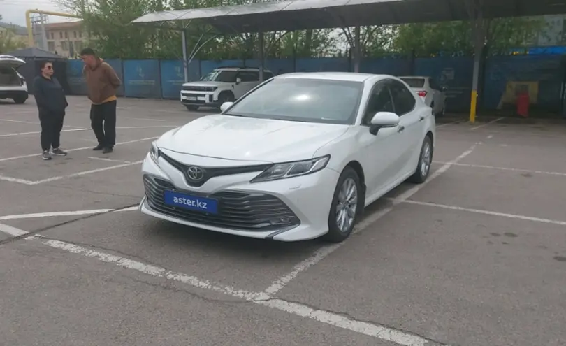 Toyota Camry 2020 года за 13 700 000 тг. в Алматы