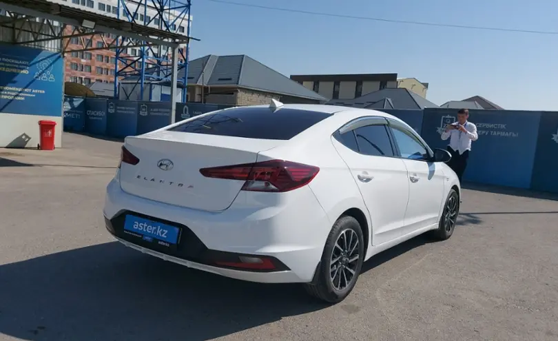 Hyundai Elantra 2019 года за 6 500 000 тг. в Шымкент фото 3