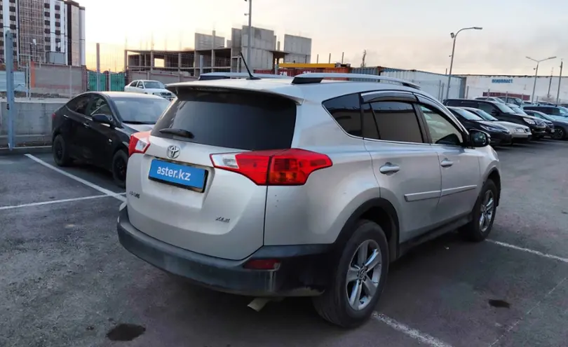 Toyota RAV4 2015 года за 9 500 000 тг. в Астана фото 3