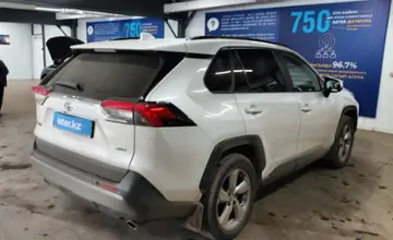 Toyota RAV4 2021 года за 15 500 000 тг. в Астана фото 3