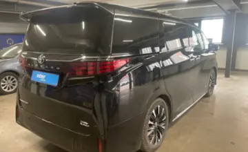 Toyota Alphard 2023 года за 67 000 000 тг. в Астана