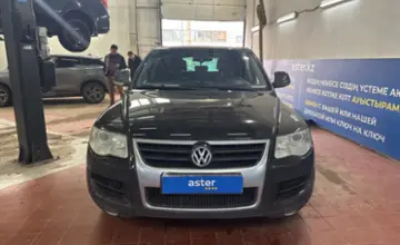 Volkswagen Touareg 2009 года за 8 500 000 тг. в Астана фото 2