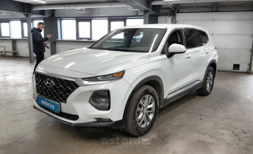 Hyundai Santa Fe 2018 года за 10 900 000 тг. в Астана