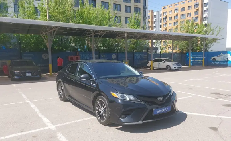 Toyota Camry 2020 года за 9 700 000 тг. в Алматы фото 2