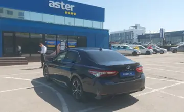 Toyota Camry 2020 года за 9 700 000 тг. в Алматы фото 4