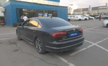 Volkswagen Passat 2017 года за 8 000 000 тг. в Алматы фото 4