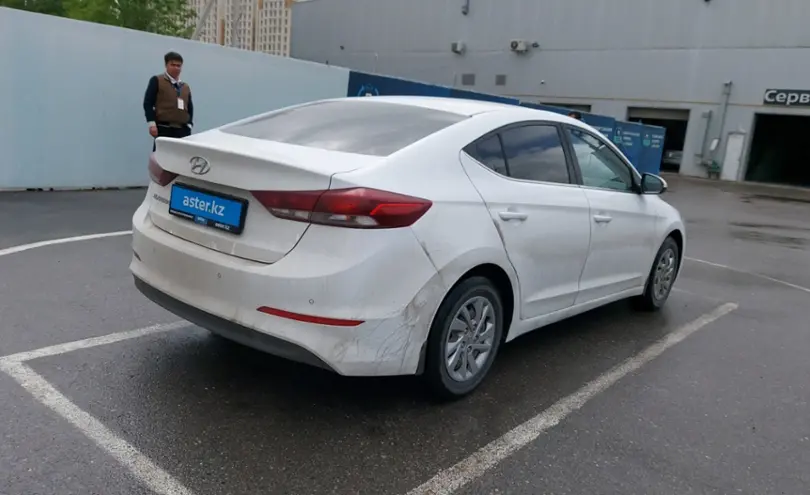 Hyundai Elantra 2018 года за 7 500 000 тг. в Шымкент фото 3