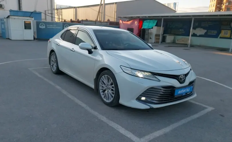 Toyota Camry 2018 года за 13 000 000 тг. в Шымкент фото 2