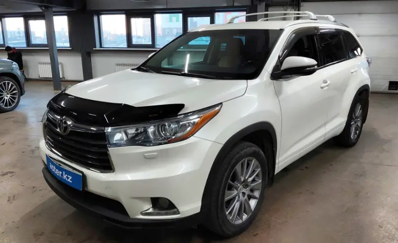 Toyota Highlander 2014 года за 11 000 000 тг. в Астана