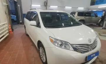 Toyota Sienna 2017 года за 15 000 000 тг. в Астана фото 3