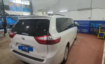 Toyota Sienna 2017 года за 15 000 000 тг. в Астана
