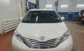 Toyota Sienna 2017 года за 15 000 000 тг. в Астана фото 2