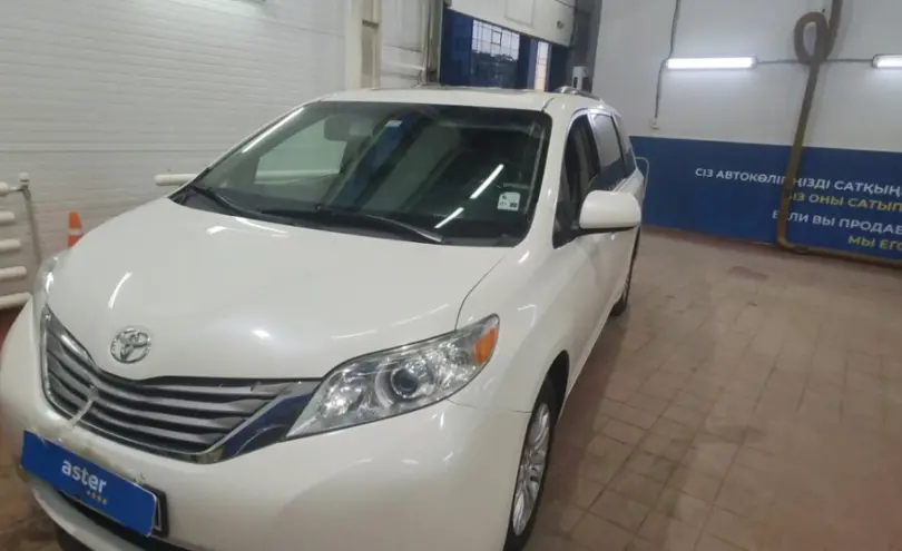 Toyota Sienna 2017 года за 15 000 000 тг. в Астана