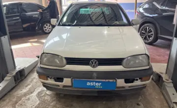 Volkswagen Golf 1997 года за 1 100 000 тг. в Астана фото 2