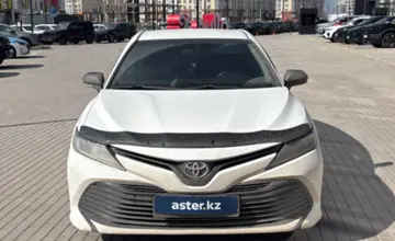Toyota Camry 2018 года за 9 000 000 тг. в Астана фото 2