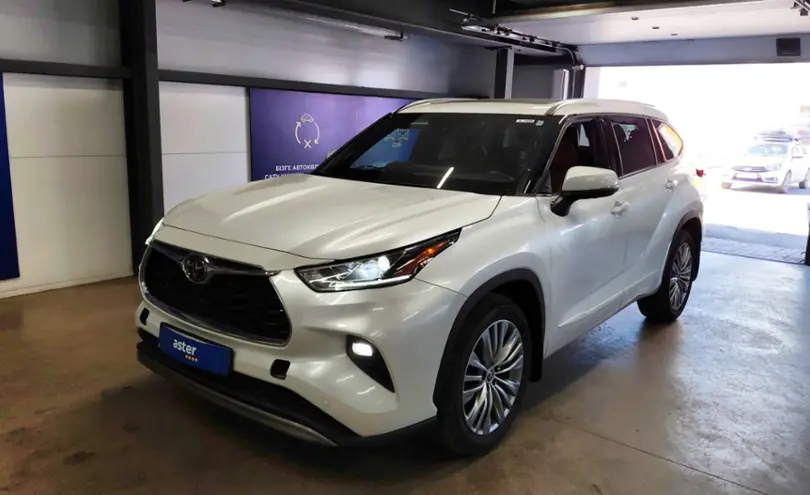 Toyota Highlander 2022 года за 28 000 000 тг. в Астана