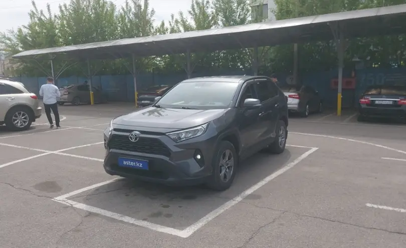 Toyota RAV4 2022 года за 14 000 000 тг. в Алматы
