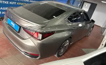 Lexus ES 2019 года за 18 500 000 тг. в Астана