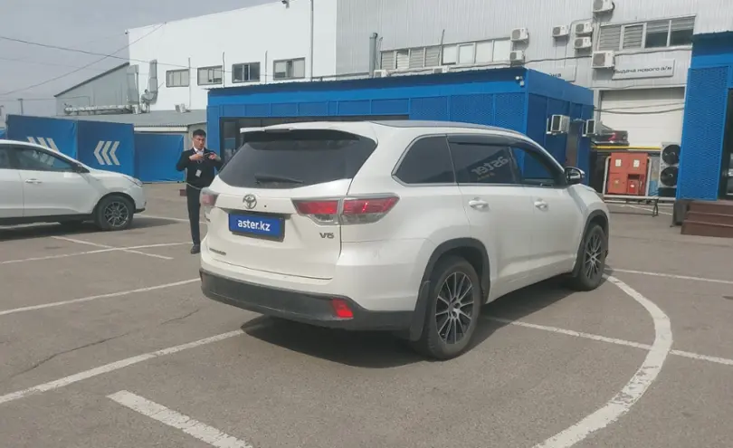 Toyota Highlander 2014 года за 16 000 000 тг. в Алматы фото 3