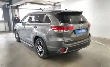 Toyota Highlander 2018 года за 17 500 000 тг. в Астана фото 4