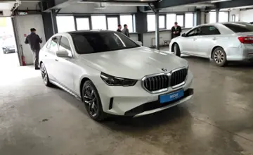 BMW 5 серии 2023 года за 31 000 000 тг. в Астана фото 2