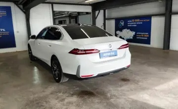 BMW 5 серии 2023 года за 31 000 000 тг. в Астана фото 4