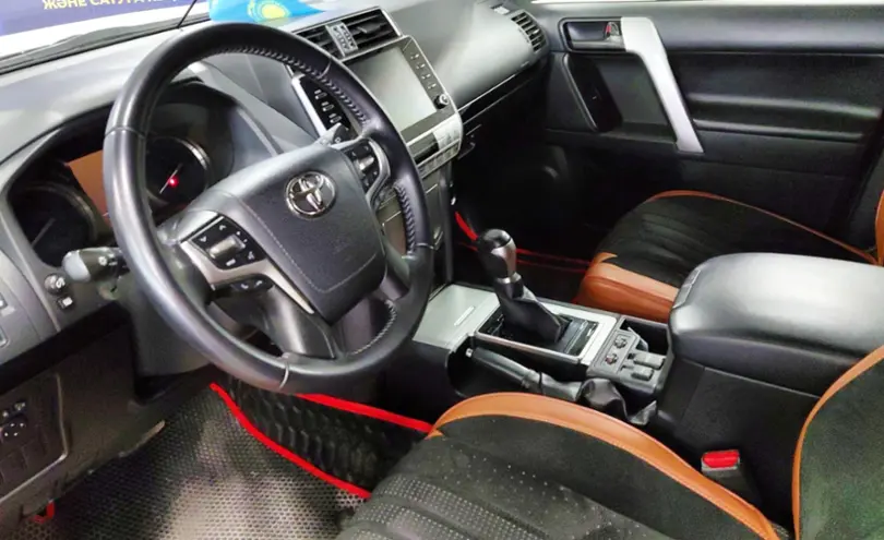 Toyota Land Cruiser Prado 2021 года за 26 000 000 тг. в Астана фото 5