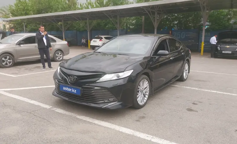 Toyota Camry 2018 года за 14 200 000 тг. в Алматы