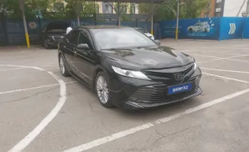 Toyota Camry 2018 года за 14 200 000 тг. в Алматы фото 2