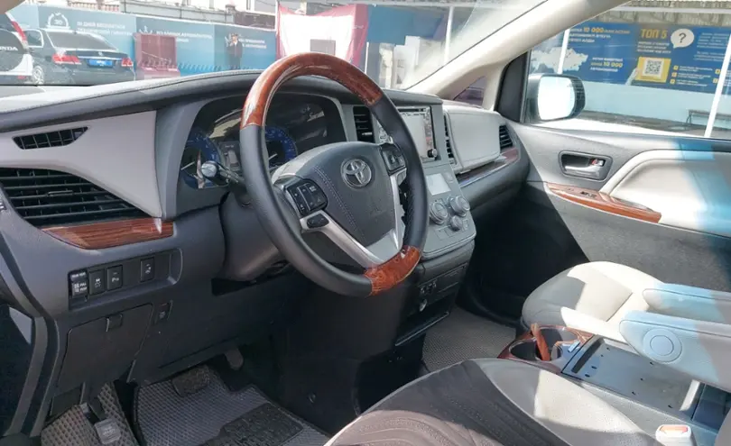 Toyota Sienna 2018 года за 19 500 000 тг. в Шымкент фото 5