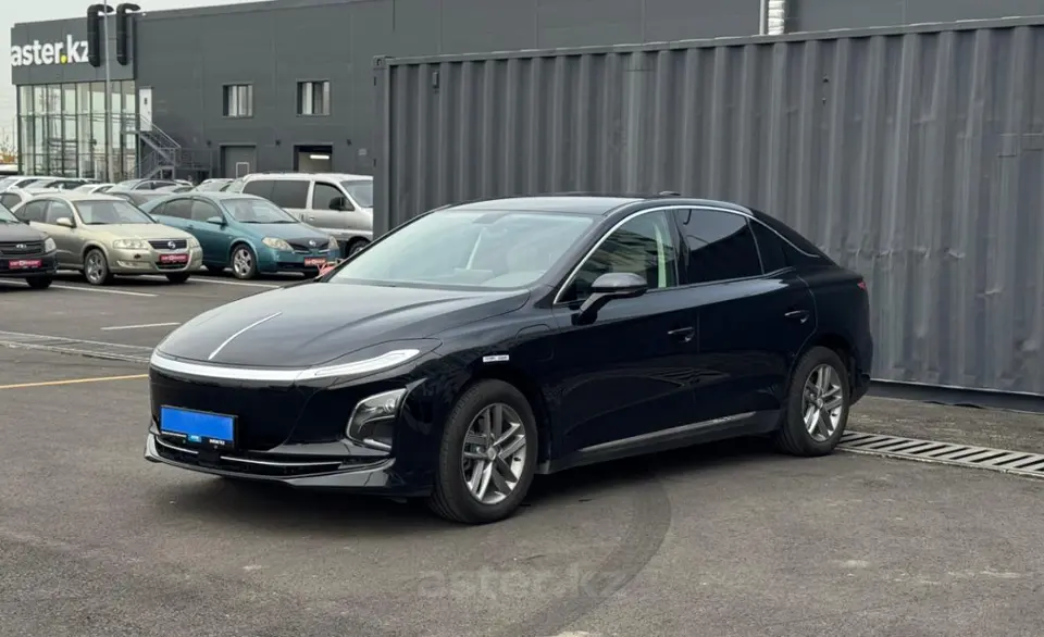 2025 Hongqi E-QM5