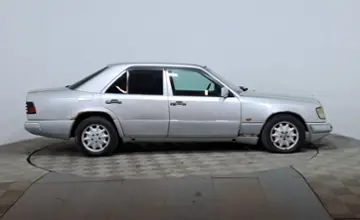 Mercedes-Benz E-Класс 1993 года за 990 000 тг. в Астана фото 4