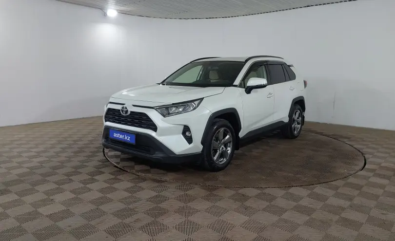 Toyota RAV4 2021 года за 13 990 000 тг. в Шымкент