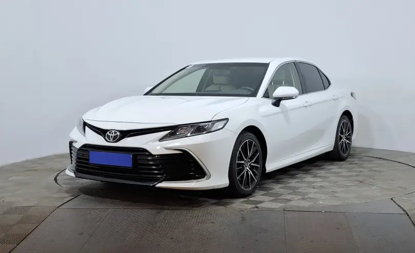 Toyota Camry 2022 года за 12 190 000 тг. в Астана