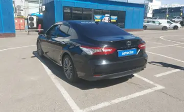 Toyota Camry 2018 года за 13 500 000 тг. в Алматы фото 4