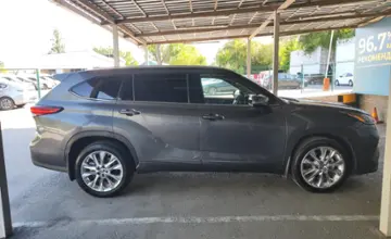 Toyota Highlander 2022 года за 22 000 000 тг. в Алматы фото 4