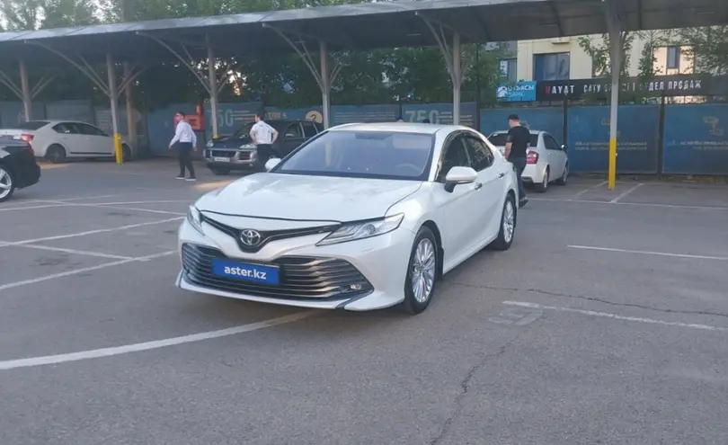 Toyota Camry 2019 года за 12 800 000 тг. в Алматы