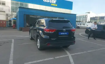 Toyota Highlander 2018 года за 15 000 000 тг. в Алматы фото 4