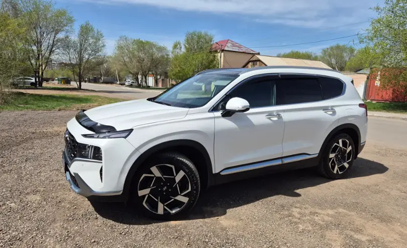 Hyundai Santa Fe 2023 года за 18 000 000 тг. в Астана