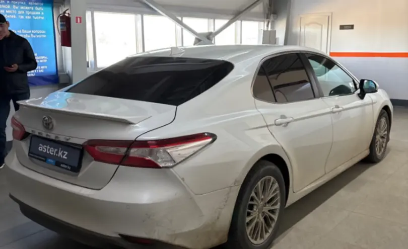 Toyota Camry 2019 года за 12 700 000 тг. в Уральск фото 5