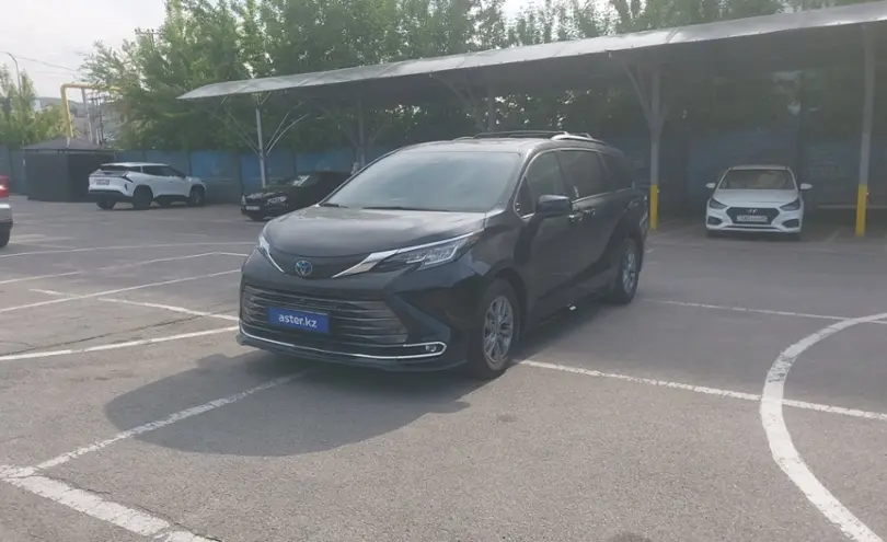 Toyota Sienna 2022 года за 17 000 000 тг. в Алматы