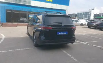 Toyota Sienna 2022 года за 17 000 000 тг. в Алматы фото 4