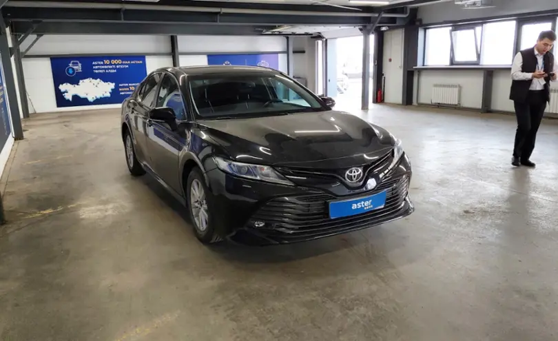 Toyota Camry 2019 года за 13 550 000 тг. в Астана фото 2